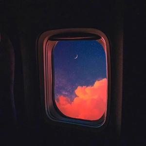 娇妻张开腿任人玩弄动态图
